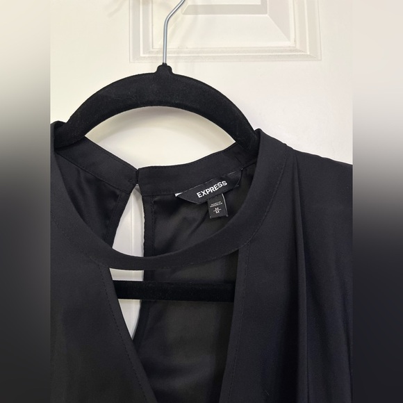 Express Keyhole Blouse - Picture 3 of 3